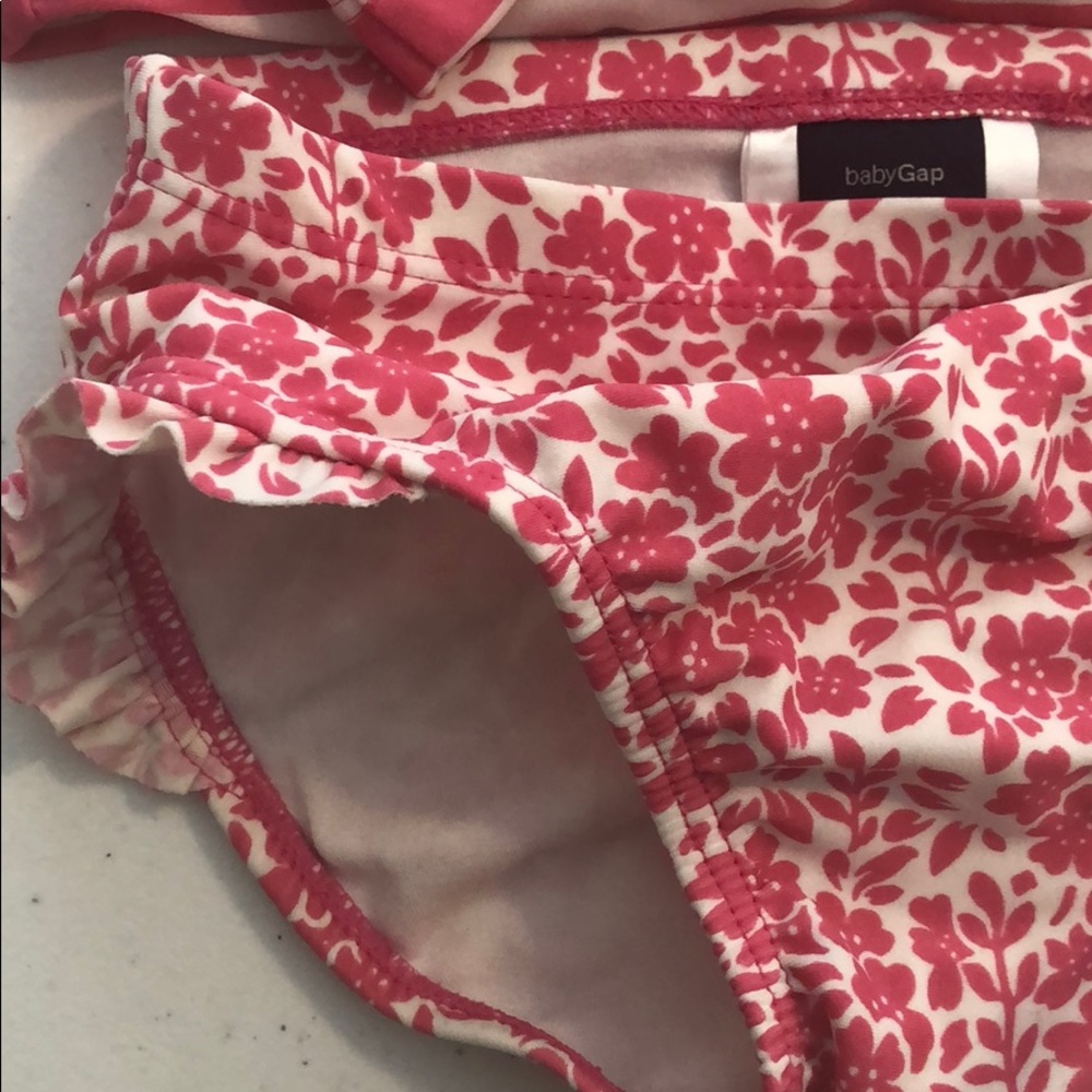 BabyGap Rashguard Set - Picture 2 of 3